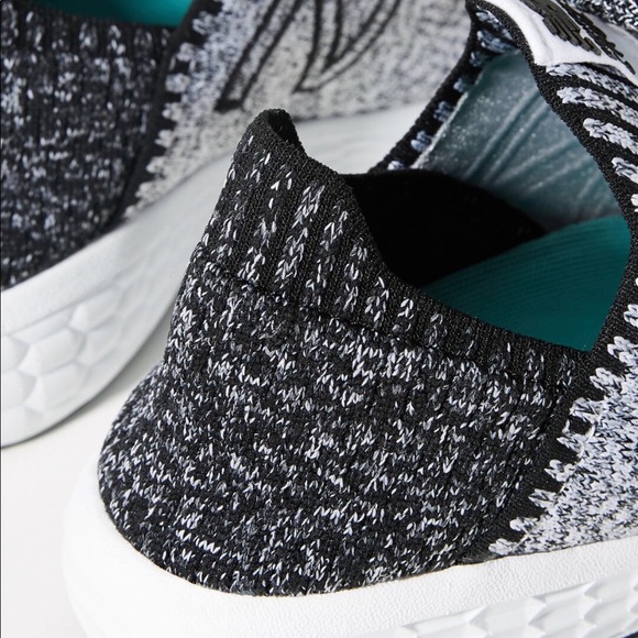 NEW IN BOX New Balance Motif Tennis Shoes. Size 6 - Picture 3 of 5